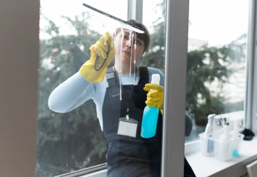 Nettoyage de vitres intérieures et extérieures à Montélier